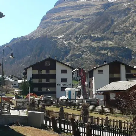 Haus Mia Апартаменти Церматт